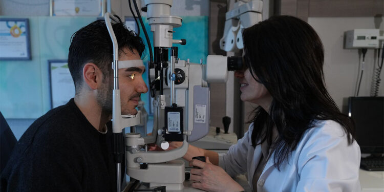 Fonksiyonel sorunlar göz kapağı düşüklüğüne yol açabiliyor