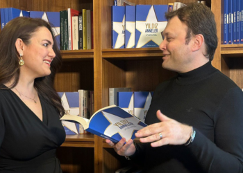 ‘Yıldız Anneler’ Hürriyet Kitap etiketiyle raflardaki yerini aldı