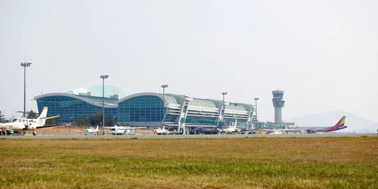 Muan Uluslararası Havalimanı'nda uçuşlar 56 gün sonra yeniden başladı