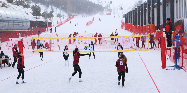 2 bin 500 rakımda 'Türkiye Kar Voleybolu Şampiyonası'