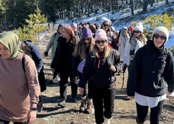 267 kadın 9 kilometre karda yürüyüp, şiddete dikkat çekti