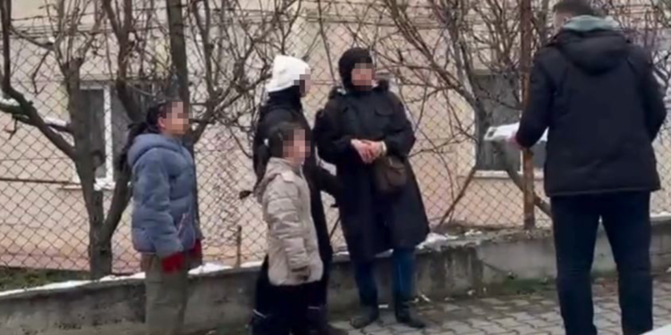 3 çocuk annesi, eski sevgilisini yüzünden bıçakla yaraladı