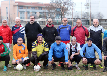 40 yıldır her pazar bir araya gelip futbol oynuyorlar