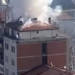 5 katlı binanın çatı katında çıkan yangın söndürüldü