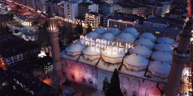 626 yıllık Ulu Cami'nin mahyası asıldı