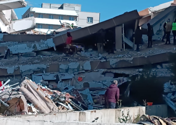 69 kişinin öldüğü Fuat Koku Sitesi'nin 3 sanığına yakalama kararı