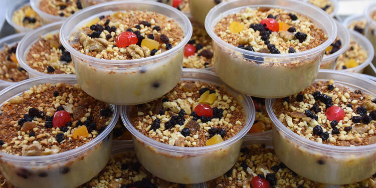 8 metrekarelik dükkanda dede mesleği tatlıcılığı 49 yıldır sürdürüyor