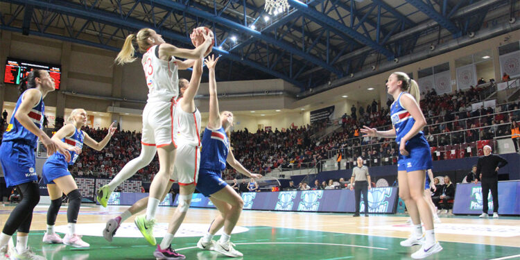 A Milli Kadın Basketbol Takımı İzlanda'yı yenerek 5'te 5 yaptı