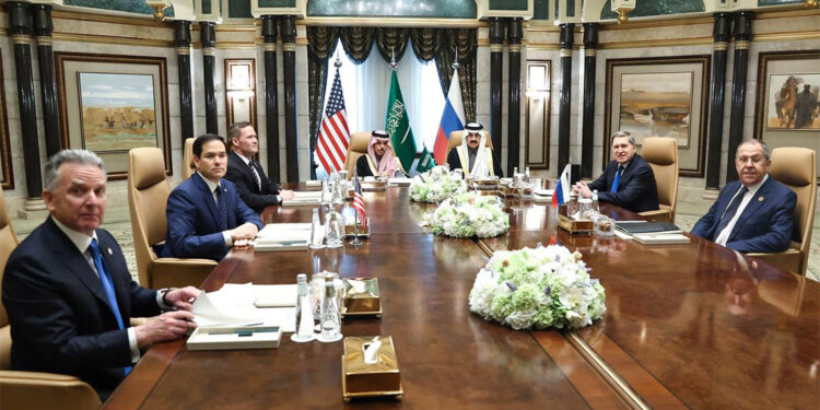 ABD ve Rus heyetlerinin Riyad'daki görüşmesi başladı