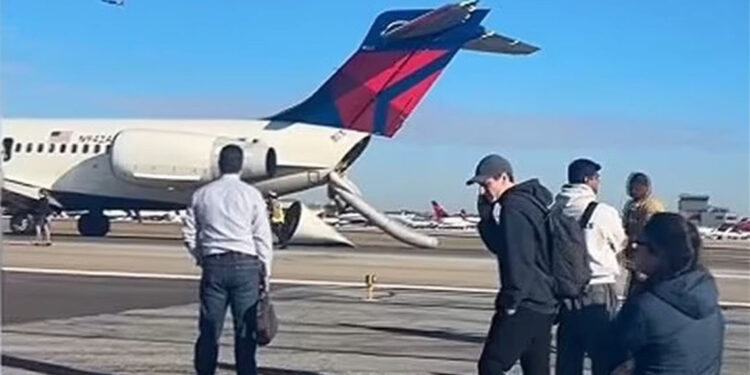 Delta Hava Yollarına ait uçağın kabini dumanla kaplandı; Yolcular tahliye edildi