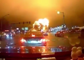 ABD'de ikinci uçak kazası; Jet yerleşim yerine düştü