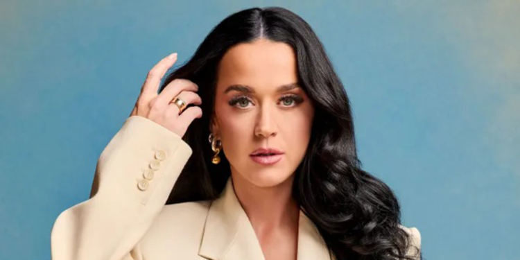 ABD'li şarkıcı Katy Perry uzay yolculuğu yapacak