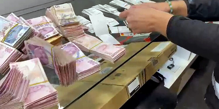 Adana’da ‘pos tefeciliği’ operasyonu: 12 gözaltı