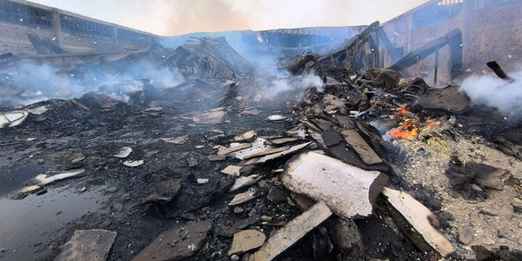 Afyonkarahisar'da orman ürünleri fabrikası 3 gündür yanıyor