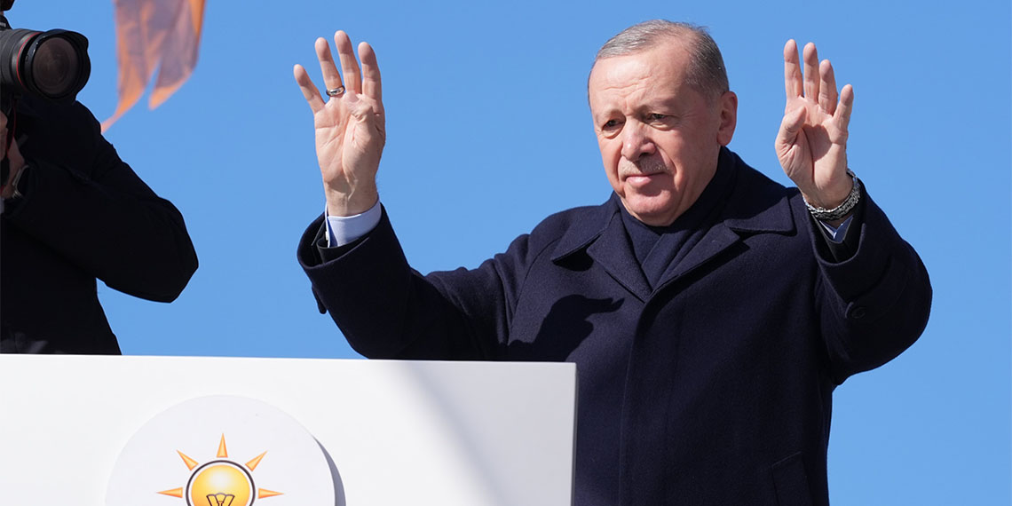 AK Parti'nin 8'inci Olağan Büyük Kongresinde konuşan Cumhurbaşkanı ve AK Parti Genel Başkanı Recep Tayyip Erdoğan, "Partimizin politikaları dinamik, kadroları değişken ama ilkeleri sabittir" dedi.