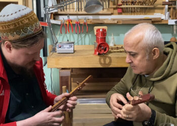 Amerikalı gitar virtüözü Gabriel Akhmad Marin, 3 telli saz için Keşan'a geldi