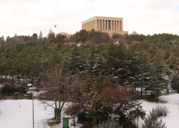 Ankara kar yağışı ile beyaza büründü