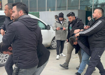 Çalıştığı iş yerinden arkadaşı ile 250 ton arpa çaldı