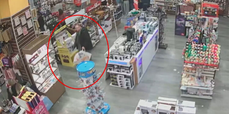 AVM'deki mağazalardan hırsızlık yapan şüpheli yakalandı