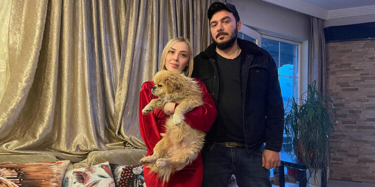 Ayaklarını bağladığı köpeği çöp konteynerine attı