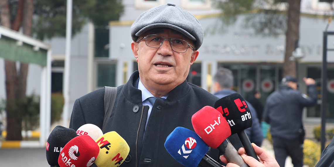 Van Büyükşehir Belediyesi Eş Başkanı Abdullah Zeydan'a 3 yıl 9 ay hapis cezası verildi. Zeydan, duruşmaya katılmadı.