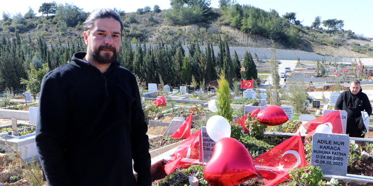 Adana'da, Deprem Şehitliği'nde duygusal anlar