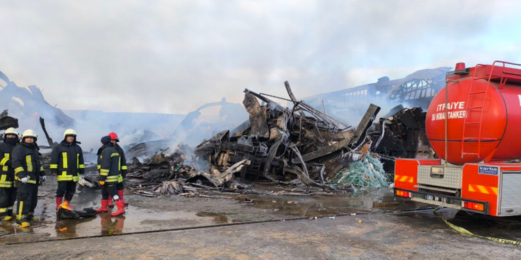 Afyon'daki fabrika yangınına müdahalede 2'nci gün