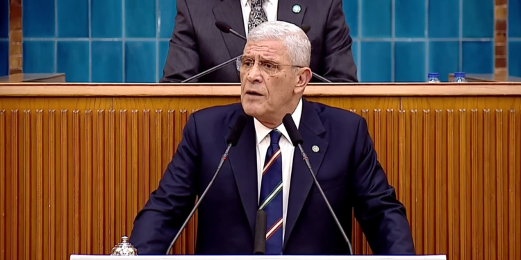 Aldıkları oya ihanet edenlerin yeri, demokrasiye ihanet edenlerin yanıdır