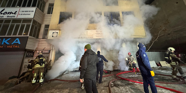 Ankara'da mobilya atölyesinde çıkan yangın korkuttu