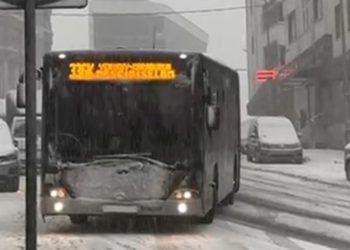 Arnavutköy'de İETT otobüsü yolda kaydı
