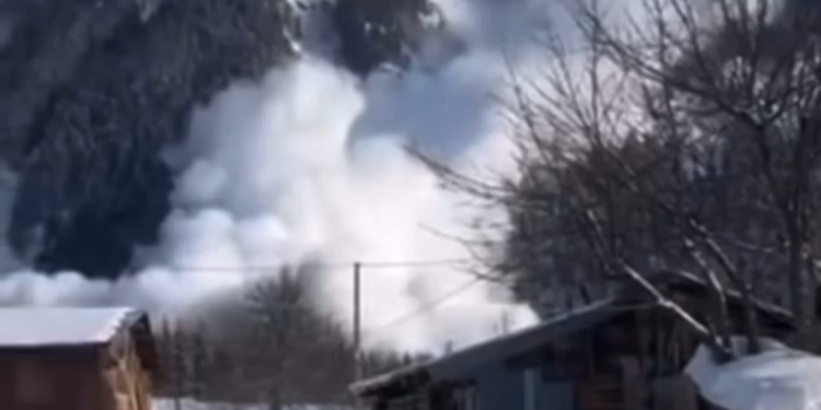 Artvin'de çığ düştü; o anlar kamerada