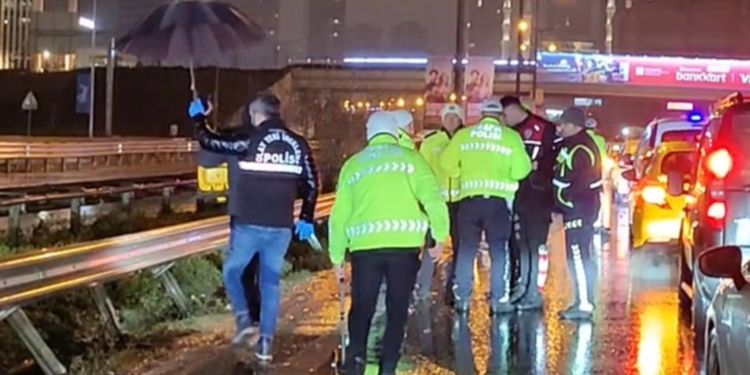 Ataşehir'de 6 aracın karıştığı zincirleme kaza:1 ölü, 2 yaralı