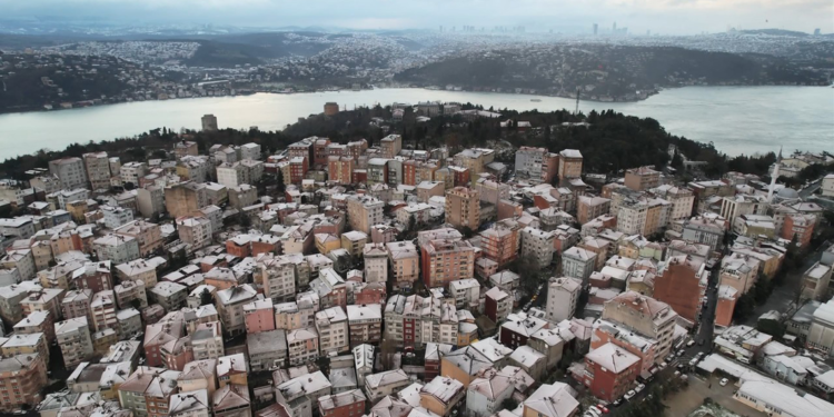 Avrupa Yakası'nda kar yağışı yer yer etkisini sürdürüyor