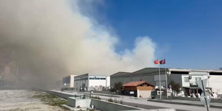 Aydın'da kağıt fabrikasındaki yangın, 49 saat sonra kontrol altında