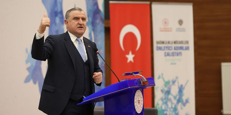 Bağımlılıkla mücadelede en önemli husus ailedir