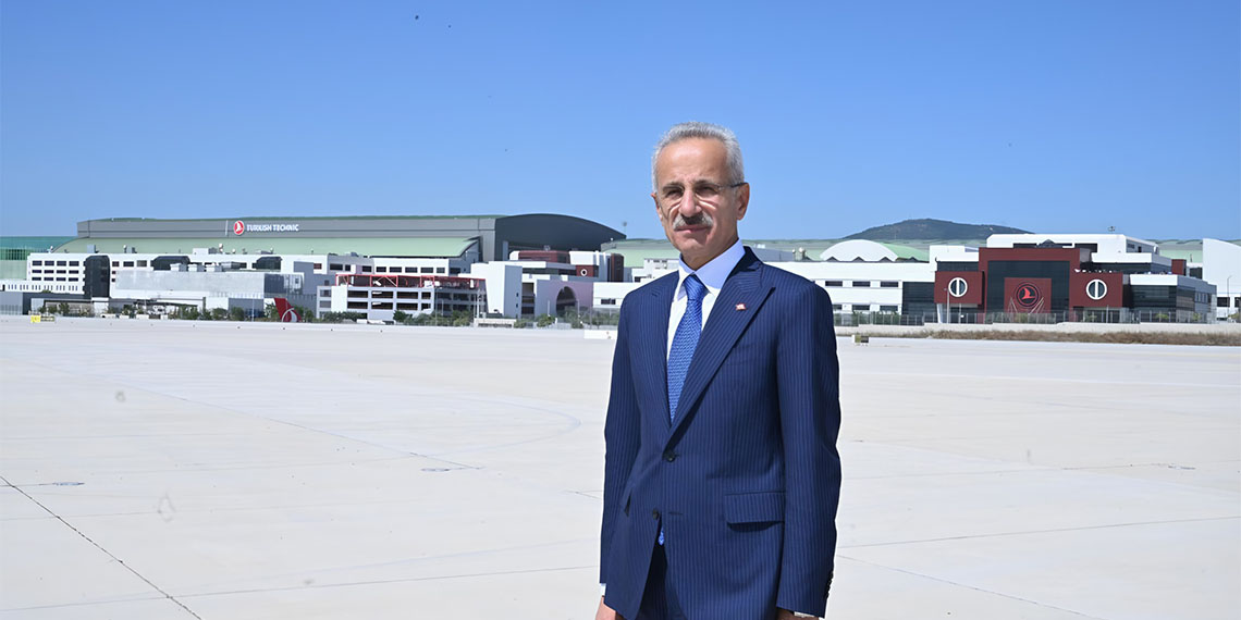 Ulaştırma ve Altyapı Bakanı Abdulkadir Uraloğlu, İstanbul Havalimanı'nın 2024 yılında 1,97 milyon ton yük ile Avrupa'nın en fazla yük hareketi gerçekleştiren havalimanı olduğunu açıkladı.