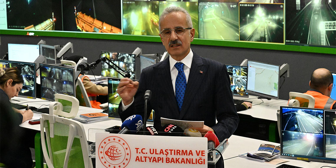 Ulaştırma ve Altyapı Bakanı Abdulkadir Uraloğlu, İstanbul'da cuma ve cumartesi günü beklenen kar nedeniyle "İstanbul'da uçak seferlerinde yüzde 40 oranında erteleme söz konusu olacak" dedi.