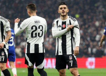 Beşiktaş'a para ve tribün kapatma cezası