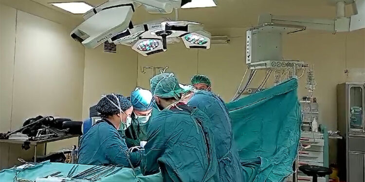 Beyin ölümü gerçekleşen hastanın organları 3 kişiye hayat verdi