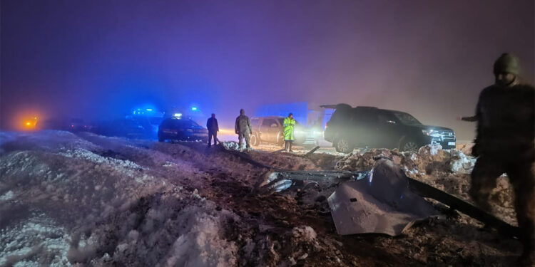 Bingöl'ün Genç ilçesinde yolcu otobüsü devrildi