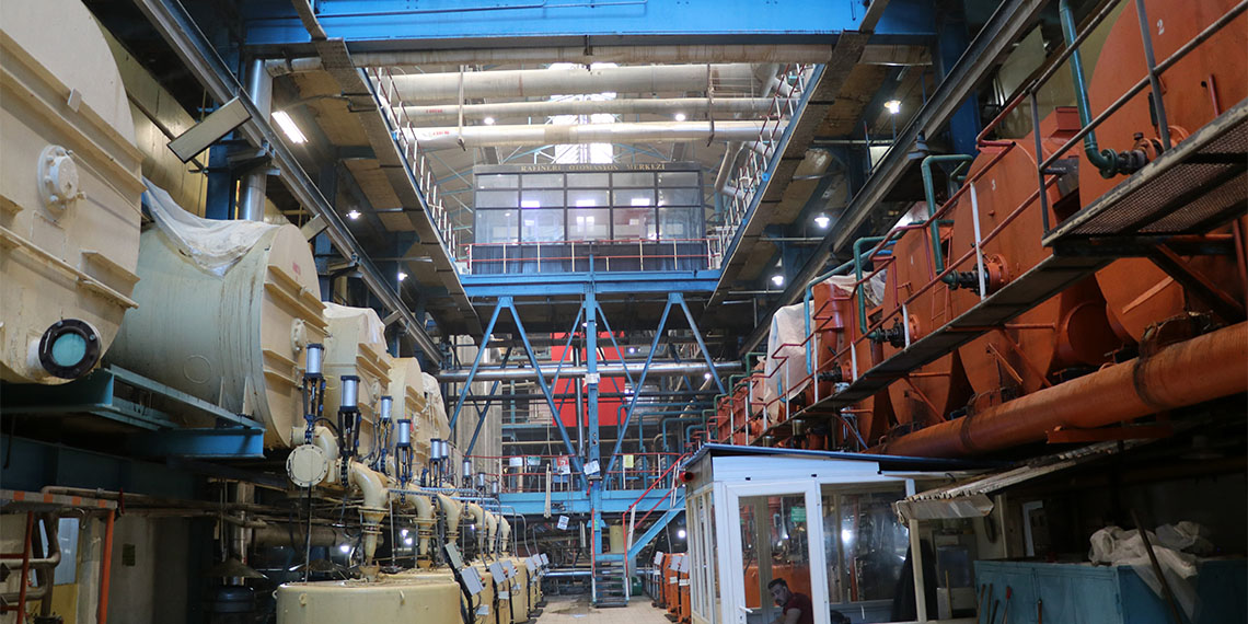 Burdur'da 1955 yılında üretime başlayan ve halihazırda devlete bağlı faaliyetlerini sürdüren Burdur Şeker Fabrikası'nda 70 yıllık dönemde 34 milyon 700 bin ton pancar işlenerek, 5 milyon ton şeker üretildi.