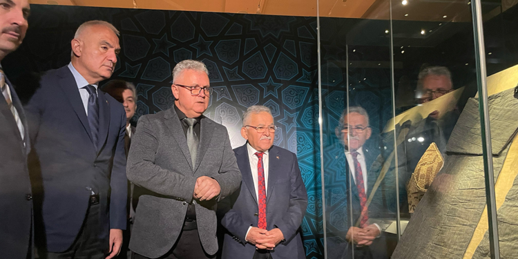 Bakan Ersoy, 'Anadolu Selçuklu Sergisi'nin açılışını yaptı