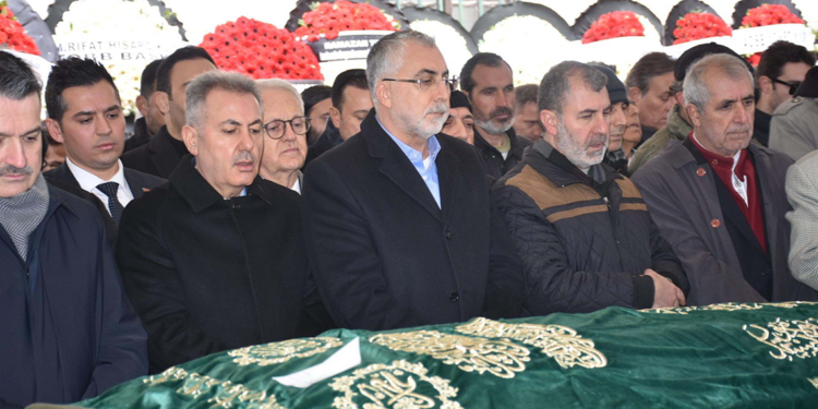 Bakan Işıkhan'ın ablası, son yolculuğuna uğurlandı