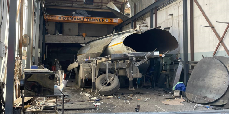 Bakımı yapılan akaryakıt tankerinde patlama: 2 ölü, 3 yaralı