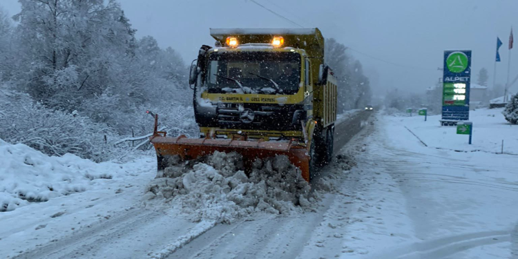 Bartın'da kar yağışı nedeniyle 34 köy yolu ulaşıma kapandı