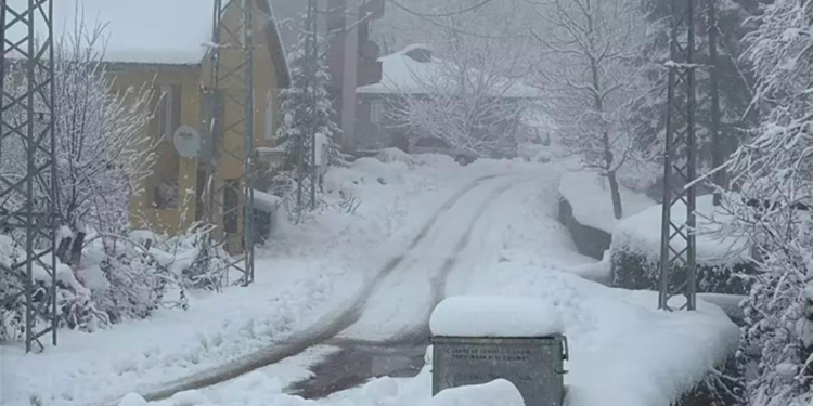 Bartın'ın en yüksek köyünde kar kalınlığı 70 santimi geçti
