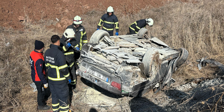 Batman'da otomobil şarampole devrildi: 3 yaralı