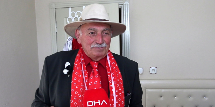 'Bay Foter’in tarzı renkli, sözü özlü