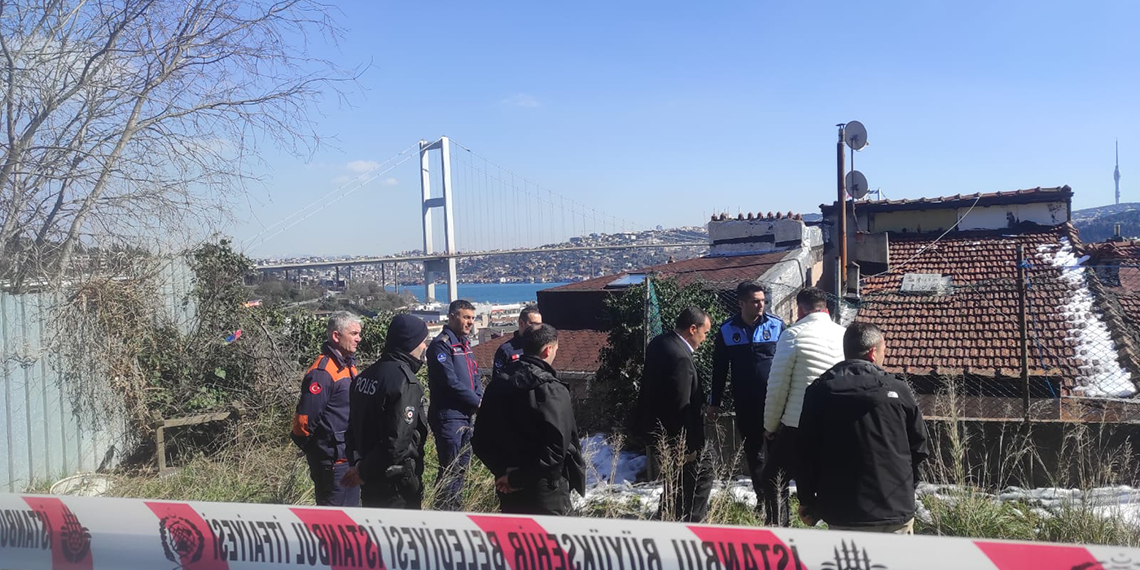 Beşiktaş'ta toprak kayması; kaya parçaları evlere girdi