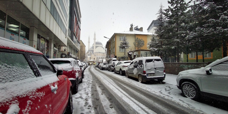 Bingöl'de 99 köy yolu kardan ulaşıma kapandı